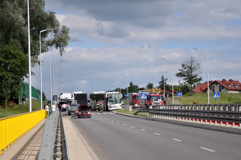 Karambol na DK28. Fot. Piotr Dymiński