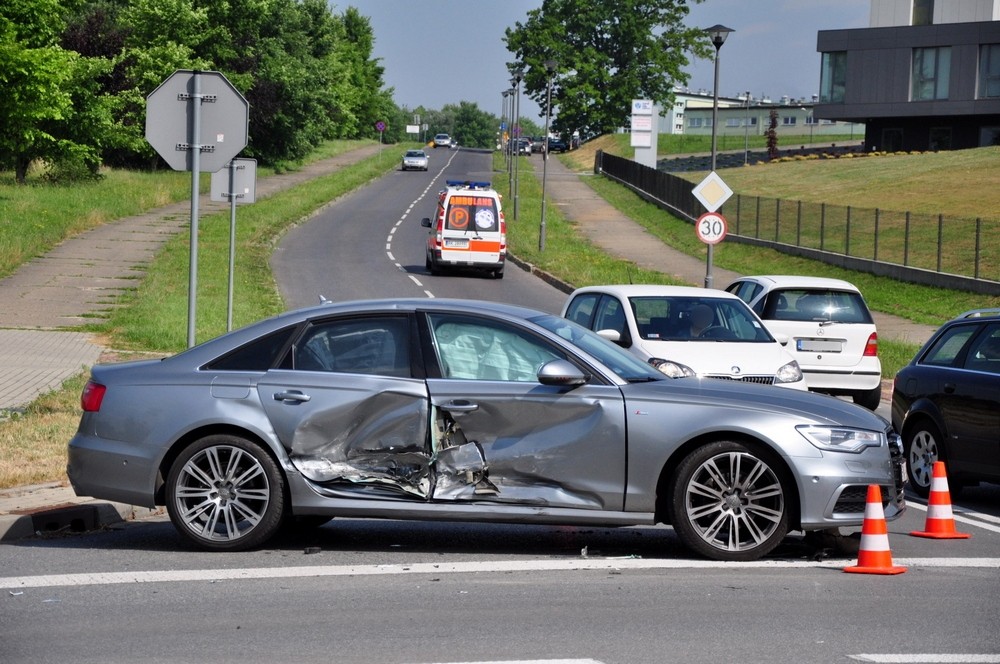 Trzy samochody zderzyły się pod szpitalem. Fot. Piotr Dymiński