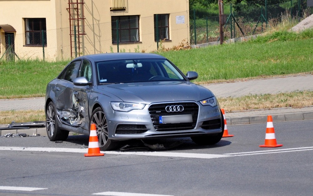 Trzy samochody zderzyły się pod szpitalem. Fot. Piotr Dymiński