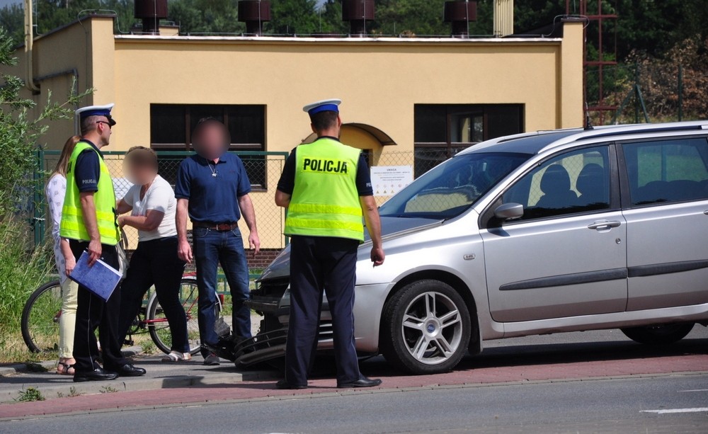Trzy samochody zderzyły się pod szpitalem. Fot. Piotr Dymiński