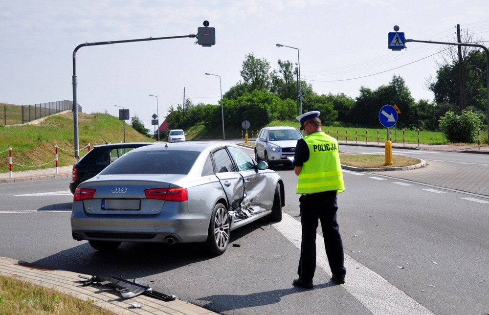 Trzy samochody zderzyły się pod szpitalem. Fot. Piotr Dymiński