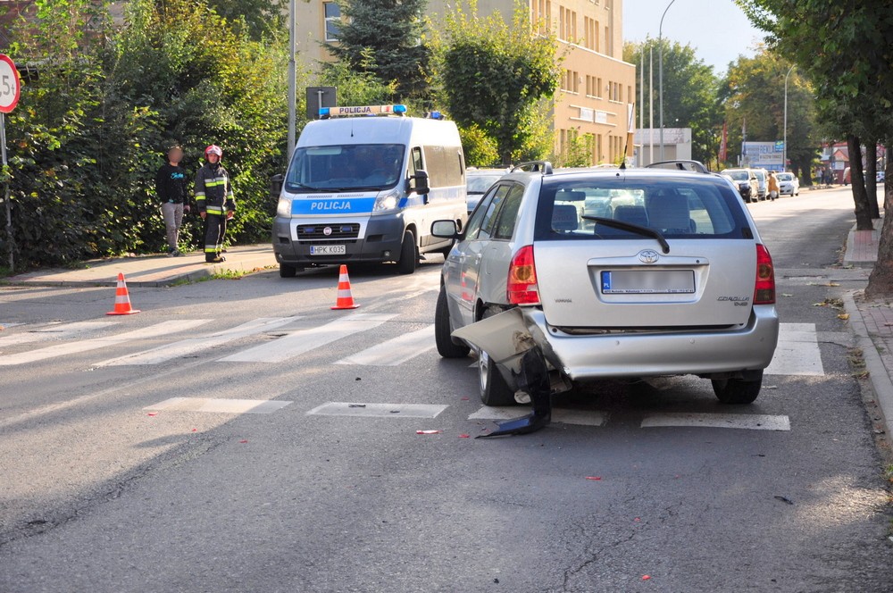 Kolizja na Lewakowskiego. Mitsubishi straciło koło.
