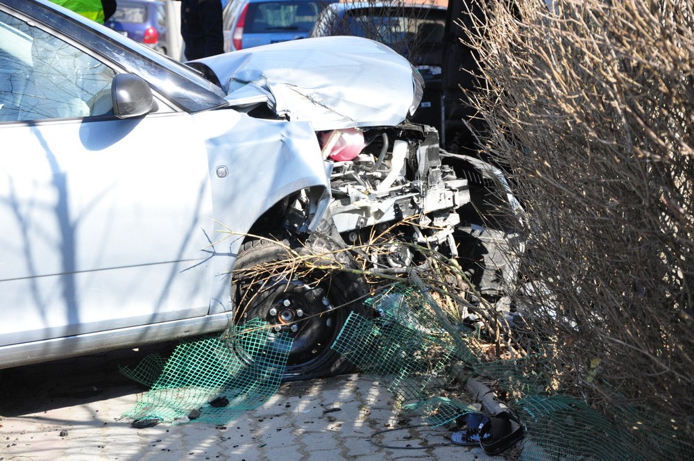 Wypadek przy Łukasiewicza. Skoda wjechała w dom