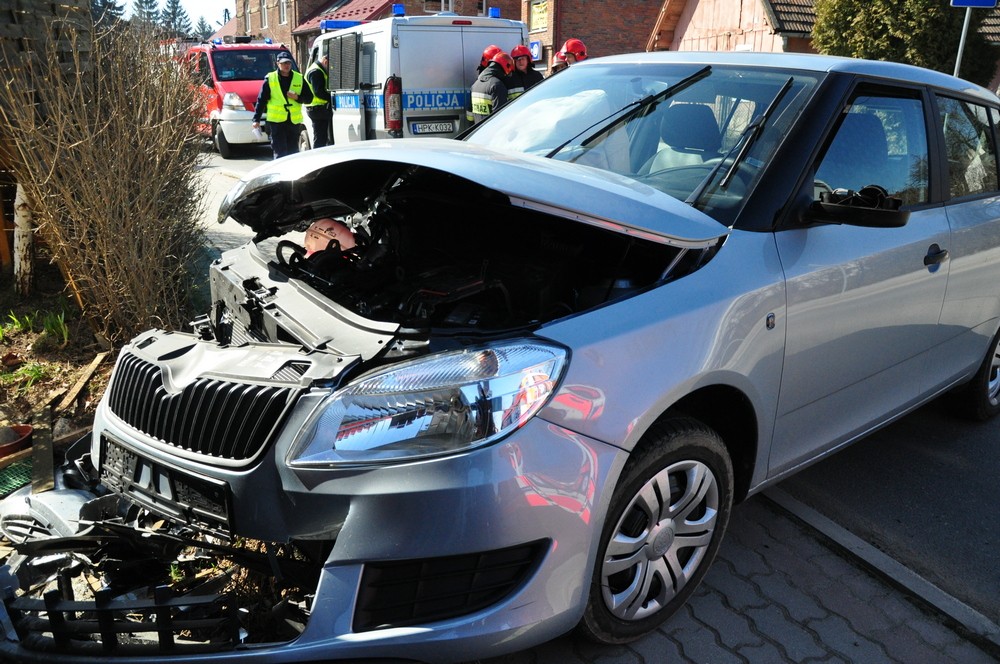 Wypadek przy Łukasiewicza. Skoda wjechała w dom