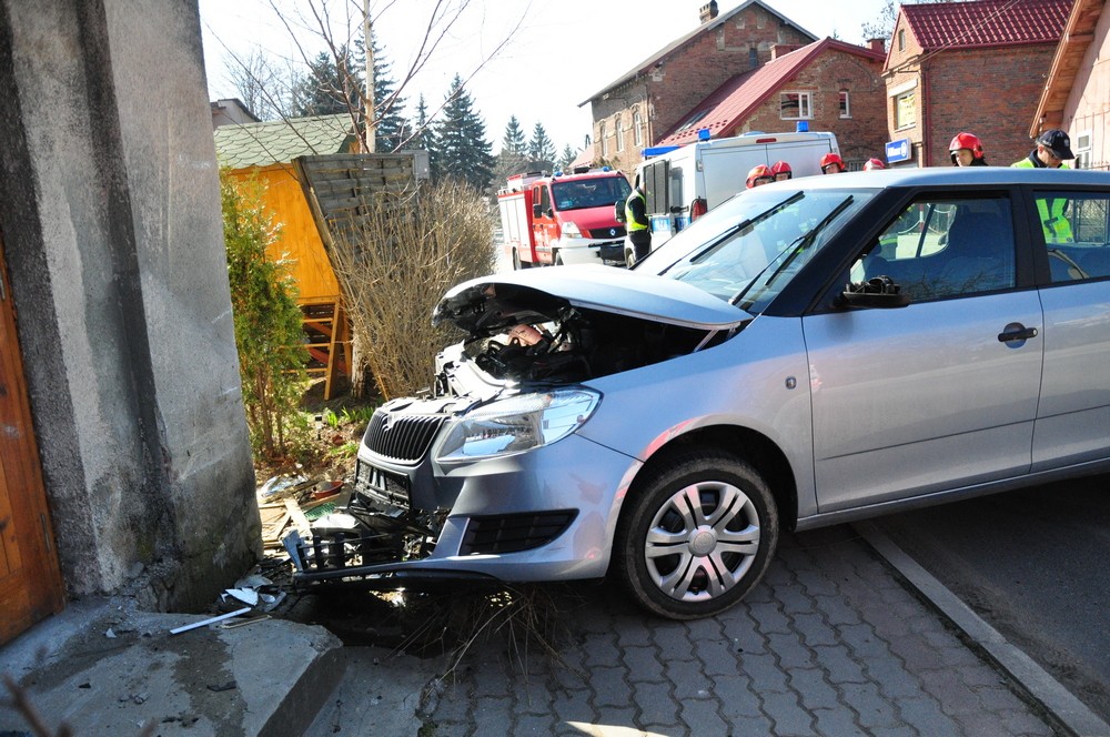 Wypadek przy Łukasiewicza. Skoda wjechała w dom