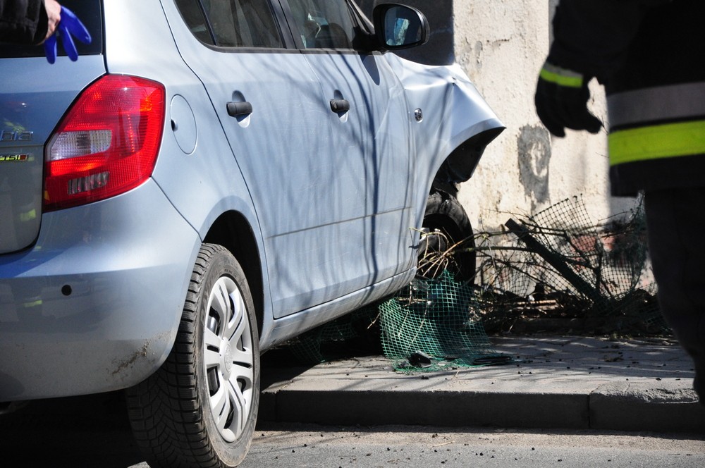 Wypadek przy Łukasiewicza. Skoda wjechała w dom