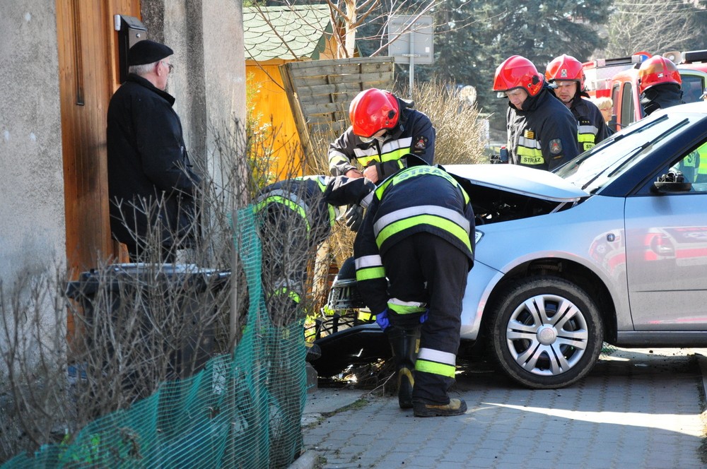 Wypadek przy Łukasiewicza. Skoda wjechała w dom
