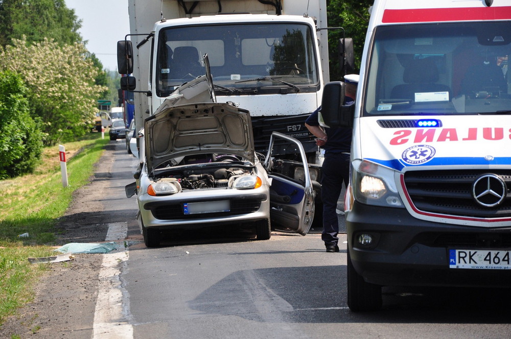 Ciężarówka najechała na tył Fiata