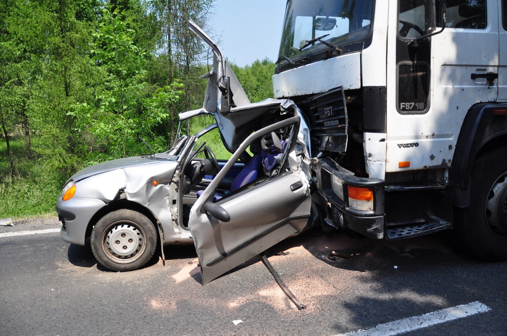 Ciężarówka najechała na tył Fiata