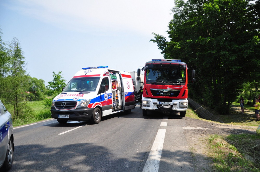 Ciężarówka najechała na tył Fiata