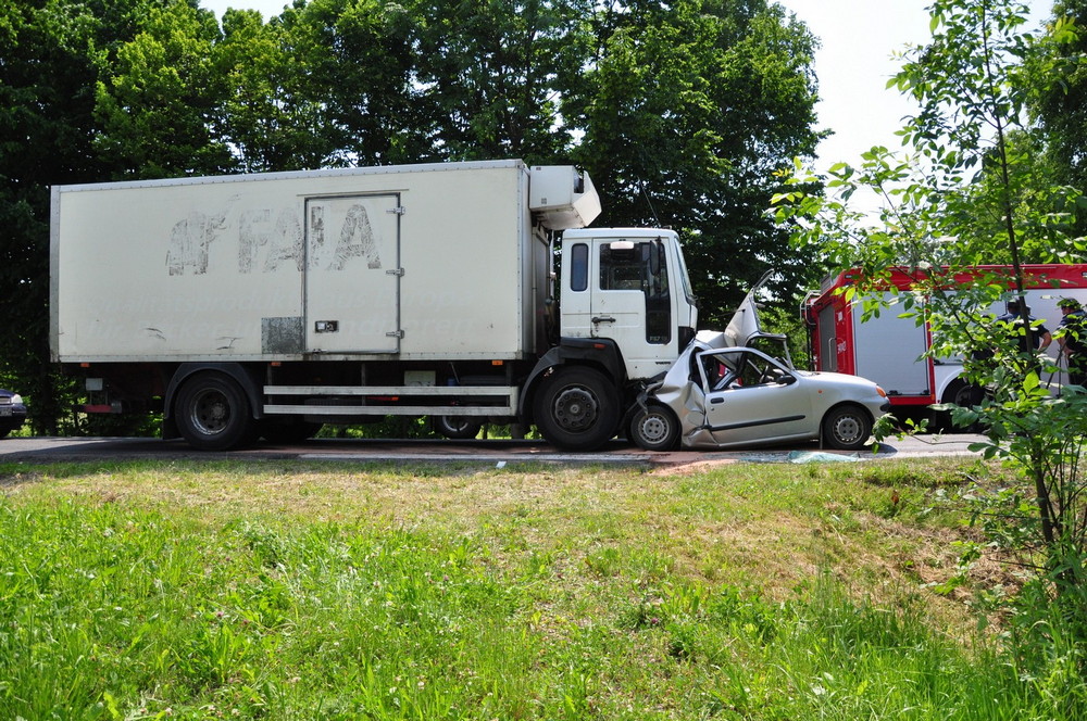 Ciężarówka najechała na tył Fiata