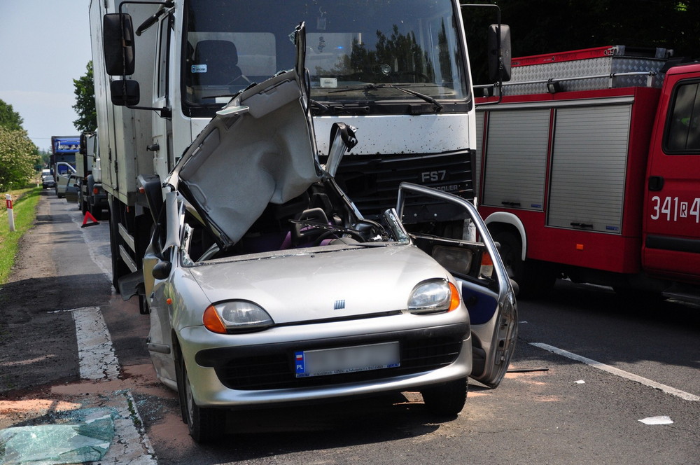 Ciężarówka najechała na tył Fiata