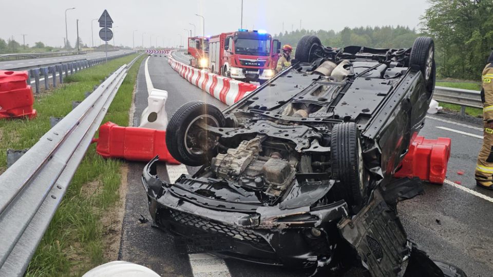 Groźne dachowanie na węźle „Dukla”