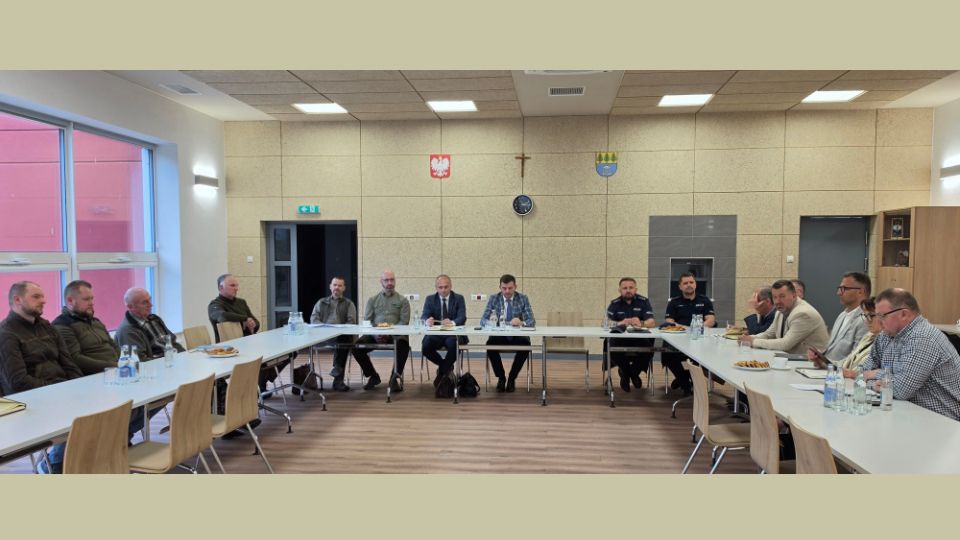 Służby z regionu radziły nad kwestią wilków i niedźwiedzi