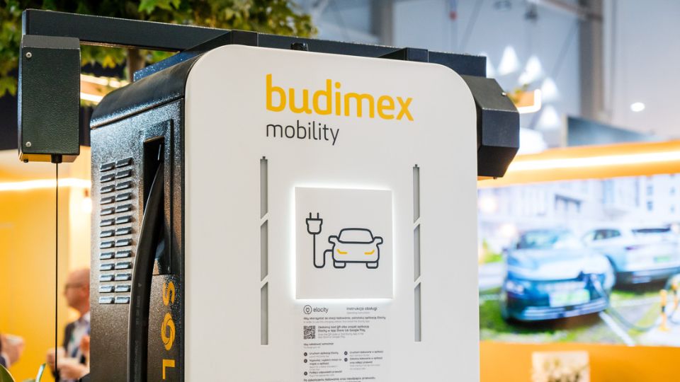 Wakacyjne obniżki dla kierowców elektryków. Budimex Mobility obniża ceny na stacjach w Krośnie