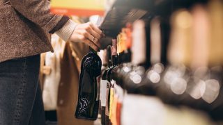 Przyszłość nocnej sprzedaży alkoholu w Krośnie pod znakiem zapytania. Mieszkańcy zdecydują o losach nowych regulacji?