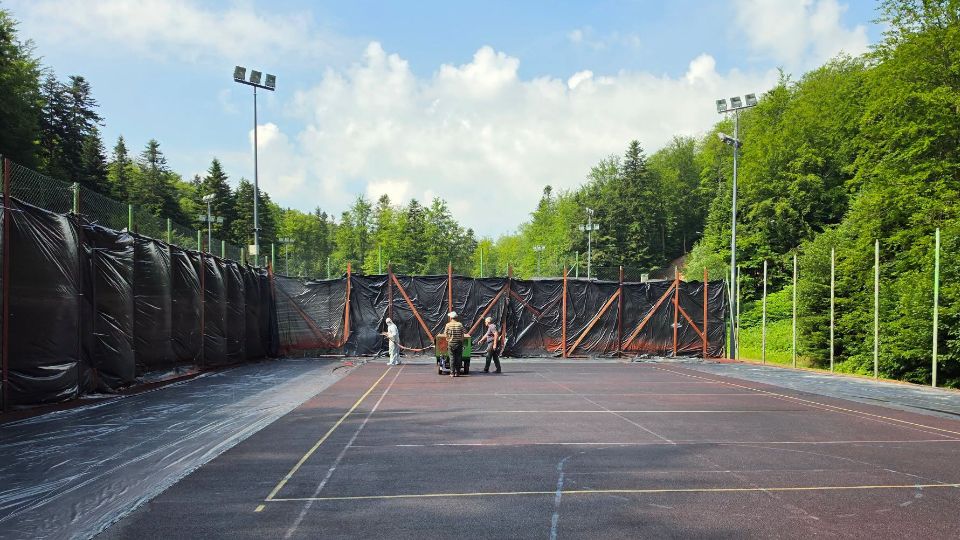 W Iwoniczu-Zdroju trwa gruntowna modernizacja kompleksu Orlik