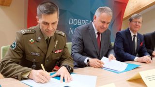Od planu w MON do porozumienia z WAT. PANS w Krośnie konsekwentnie buduje zaplecze dla 5G, dronów i bezpieczeństwa