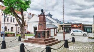 Miasto planuje remont schodów przy pomniku Marszałka Józefa Piłsudskiego