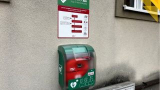 Nowy defibrylator AED przy Szkole Podstawowej nr 8 w Krośnie