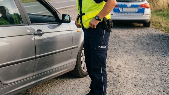 Miał 2,8 promila alkoholu, prowadził BMW. Świadek powstrzymał go w Komborni