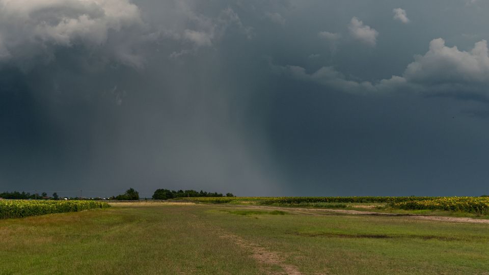 Alert: Synoptycy ostrzegają przed gwałtownymi burzami i ulewami