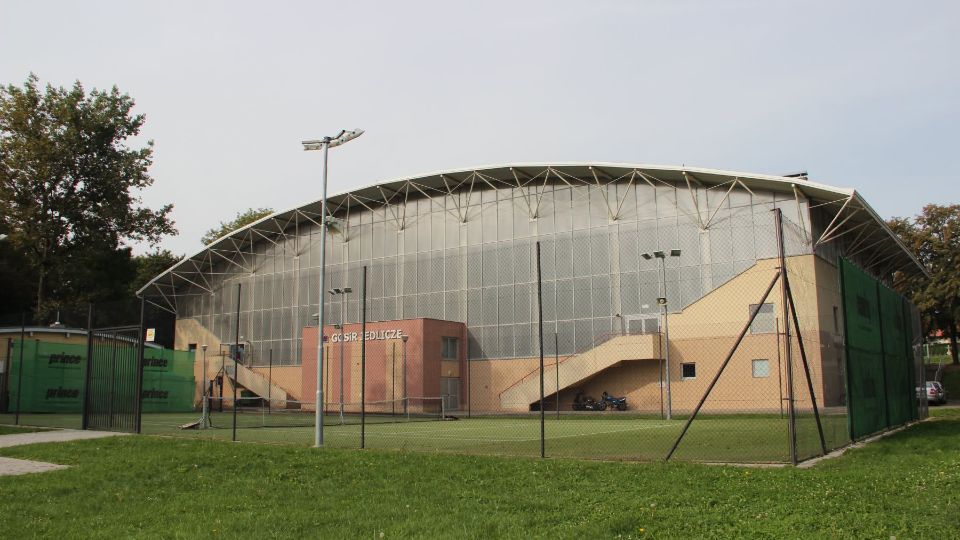 Nowe zadaszenie przy GOSiR w Jedliczu: Ruszają prace nad dokumentacją projektową