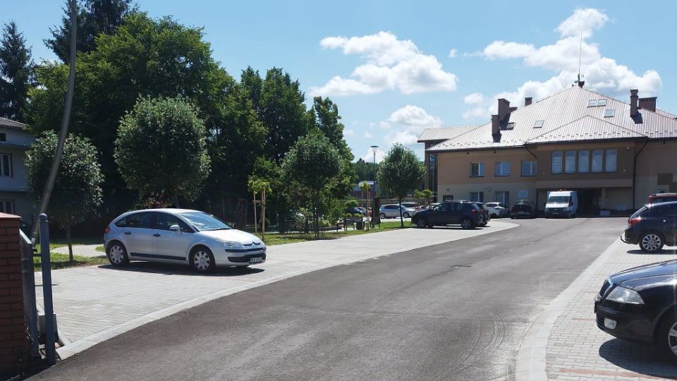 Nowe miejsca parkingowe i bezpieczny dojazd. Finał prac przy Domu Ludowym w Krościenku Wyżnym