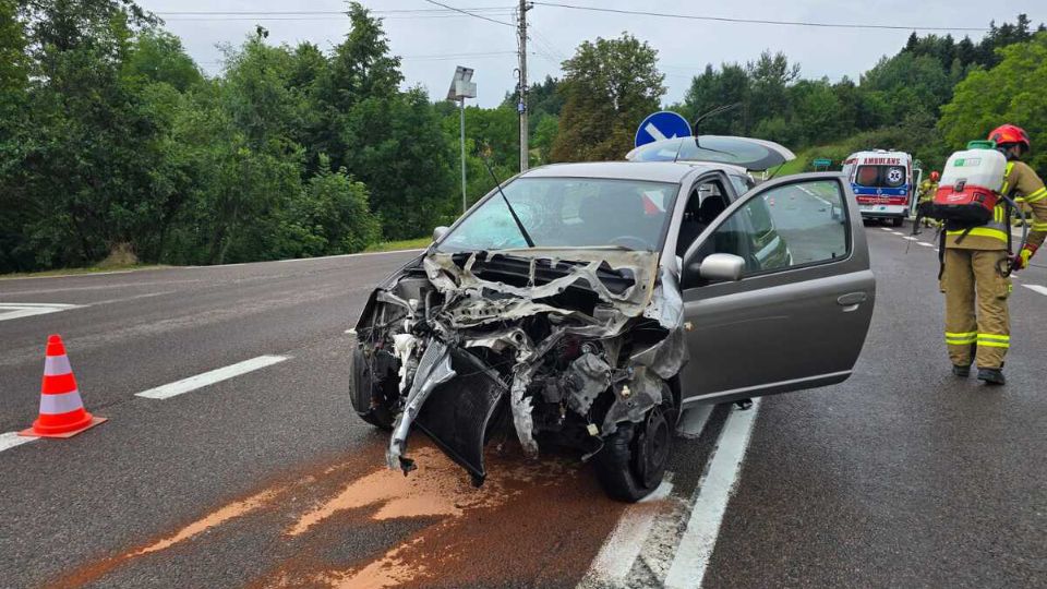 Groźne zderzenie w Jasienicy Rosielnej. Jedna osoba w szpitalu
