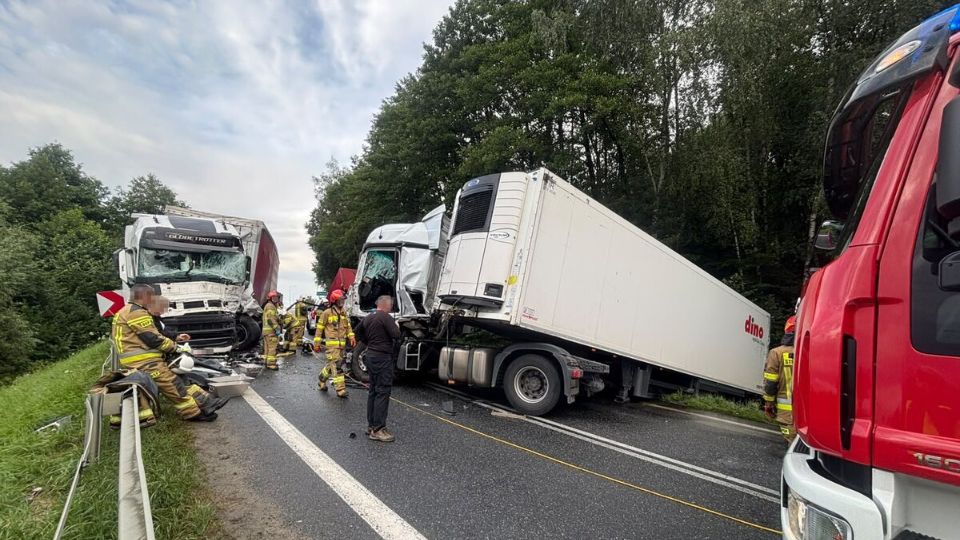 Paraliż na drogach. Dwa groźne wypadki w Trzcinicy i Krajowicach
