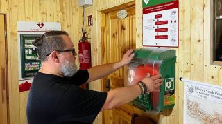 Nowy punkt ratunkowy na bieszczadzkim szlaku. Bacówka Pod Honem z własnym AED