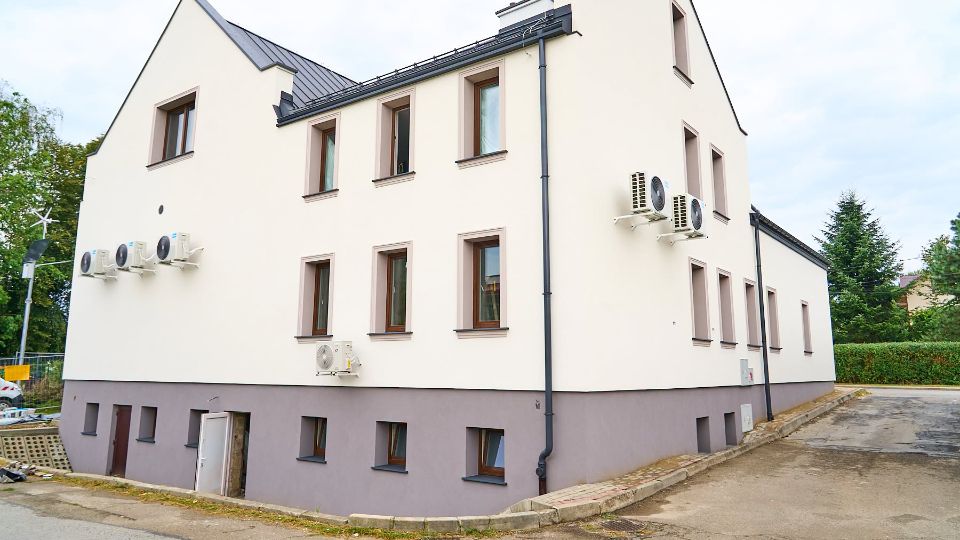 Odnowiony Dom Ludowy w Jedliczu-Męcince. Trwa modernizacja obiektu