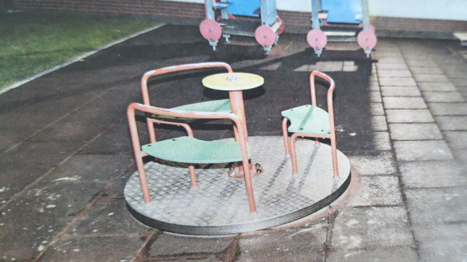 Niebezpieczna „zabawa” na placu zabaw. 11-latek trafił do szpitala