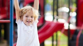 Nowa, dostosowana przestrzeń rekreacyjna przy szkole w Targowiskach