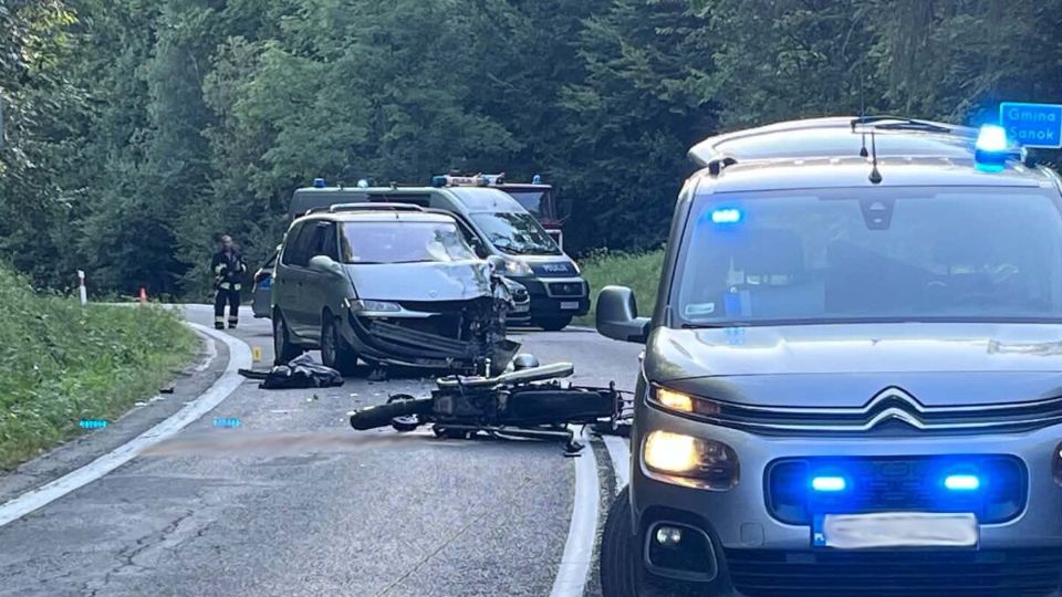 Tragedia na drodze krajowej nr 28. Tragiczny w skutkach wypadek motocyklisty w Wujskiem