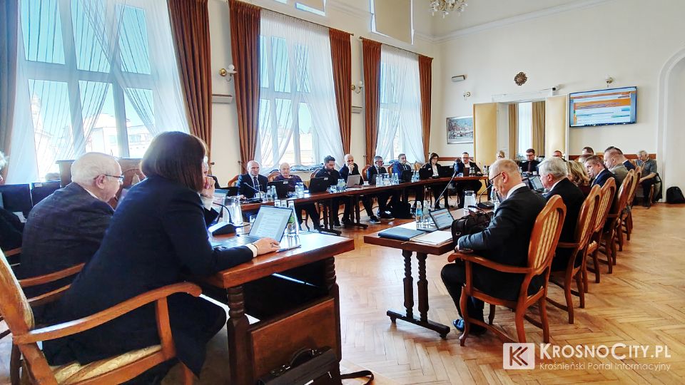 Milionowe zobowiązania, drogi i budowa biblioteki. Czym zajmie się Rada Miasta Krosna?