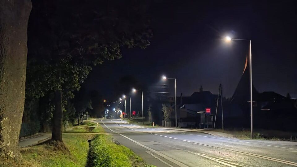 Bezpieczniej i jaśniej w Potoku. Nowe oświetlenie na DK28 już działa