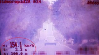 Raził prędkością i jechał na zużytych oponach. 20-latek ukarany wysokimi mandatami