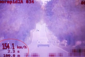 Raził prędkością i jechał na zużytych oponach. 20-latek ukarany wysokimi mandatami