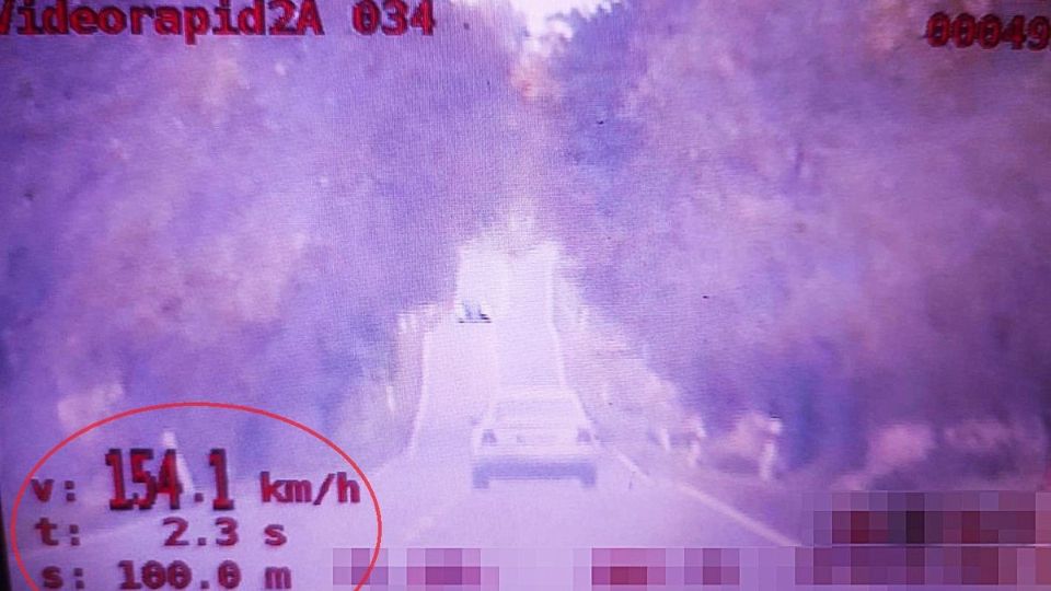 Raził prędkością i jechał na zużytych oponach. 20-latek ukarany wysokimi mandatami