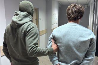Fałszywy trend w sieci i realne konsekwencje. Policja uspokaja po zatrzymaniu 16-latka ze Szczytna