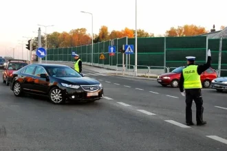 Akcja Znicz 2026: zmiany przy cmentarzach. Policja apeluje o ostrożność