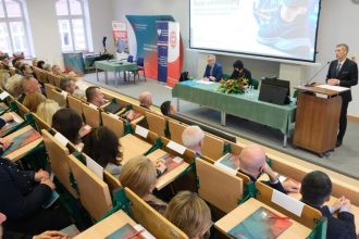 O wyzwaniach dozoru elektronicznego. Wyjątkowa konferencja naukowa w krośnieńskim PANS