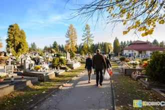 Wszystkich Świętych na cmentarzach. Policja apeluje o ostrożność i zapowiada więcej patroli