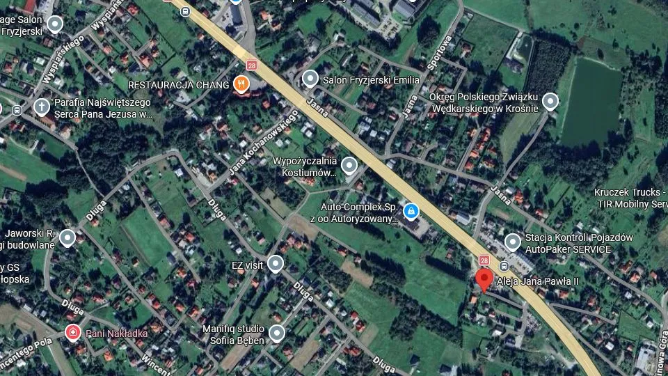 Ciemności na alei Jana Pawła II w Krośnie. Uszkodzono infrastrukturę oświetleniową