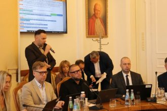 Radni przyjęli niższe podwyżki podatków od nieruchomości. To była burzliwa sesja Rady Miasta Krosna