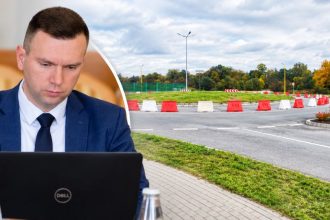 Czy po roku z separatorami rondo Krośnieńskich Lotników doczeka się monitoringu? Radny pyta o bezpieczeństwo