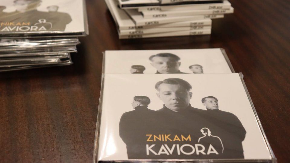 Muzyczna spowiedź Pawła Kafela. Debiutancki krążek „Znikam” dostępny na rynku